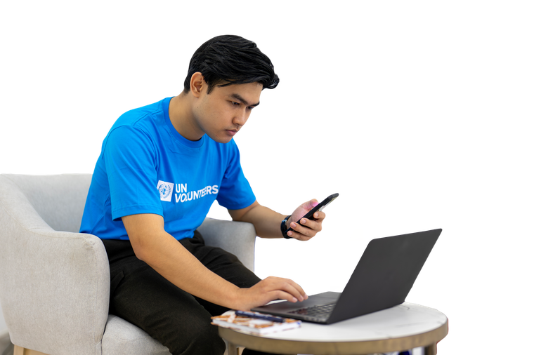 A UN Volunteer learning online