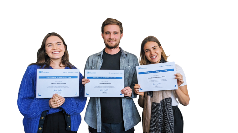 UN Volunteers celebrating course completion